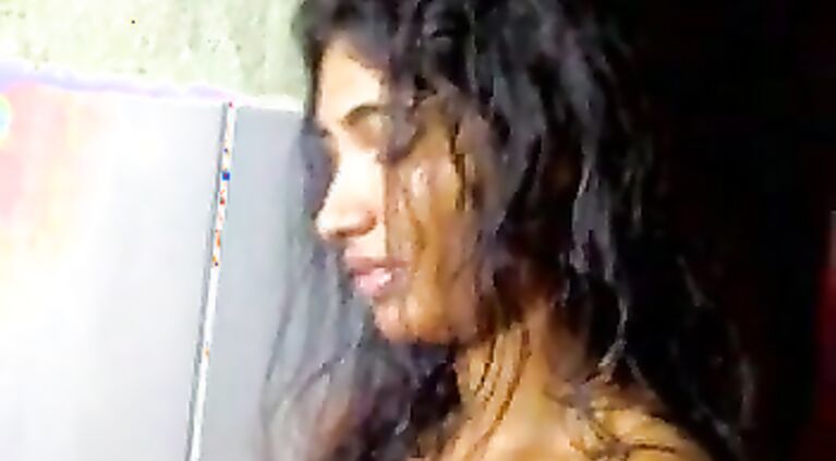 Indian GF gives a blowjob in the shower.