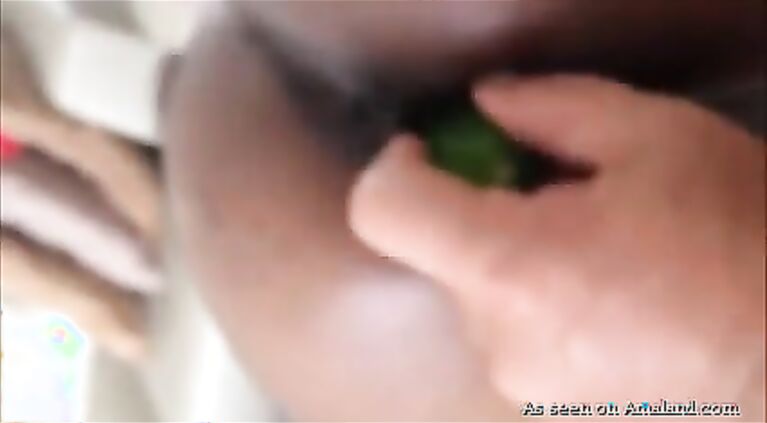 Kinky Indian slut gets fucked with a cucumber.
