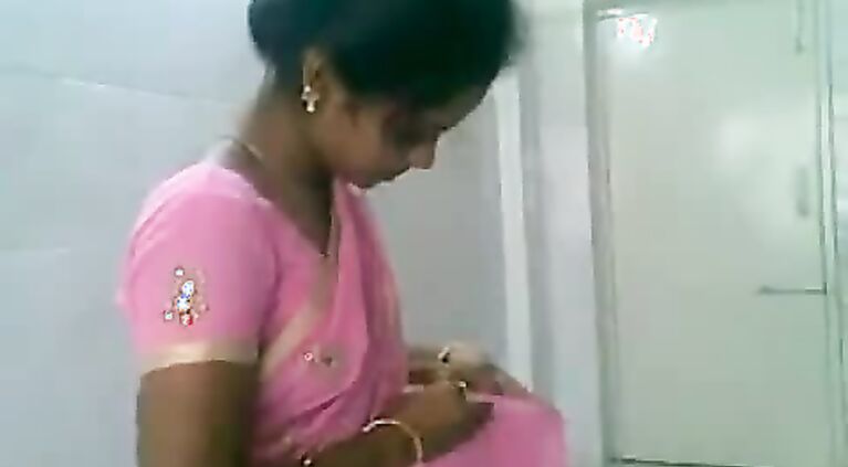 Sexy Indian sucks and fucks in motel room.