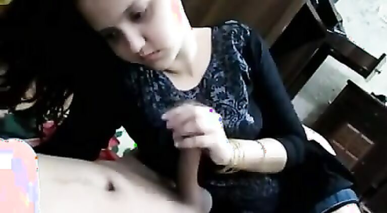 Beautiful pubic hair, wish I could see what her vulva looks like
