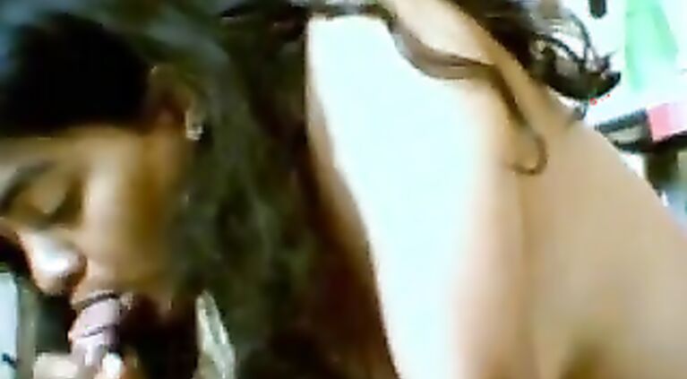 Indian College Girl Sucking Like Professional.