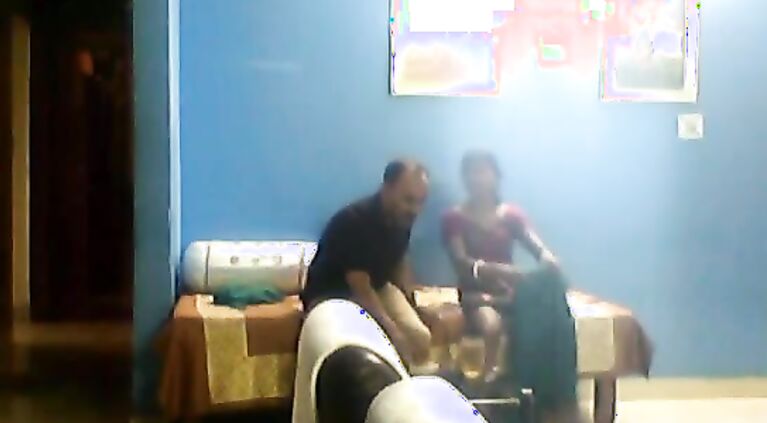 Mumbai Young Cousin Passitionate Kissing.