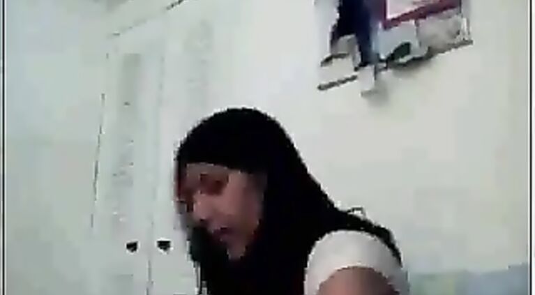 Sweet Indian Girl On Webcam.