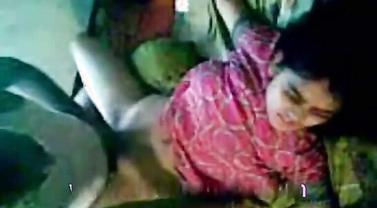 Want to rub on her burka and cum, and piss on her silky brka