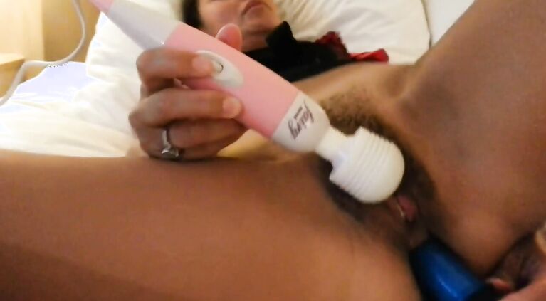 Milf Pascale anal masturbation.