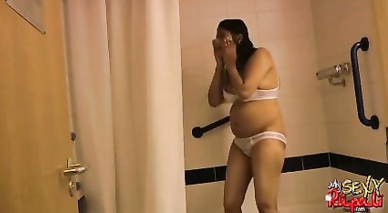 indian big boobs babe rupali show off her bigboobs in shower