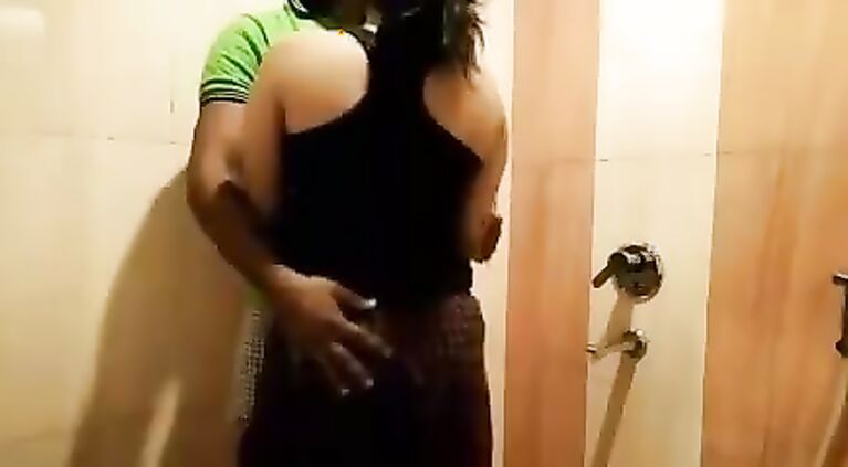 Desi couple in Washroom beautiful erotic fucking