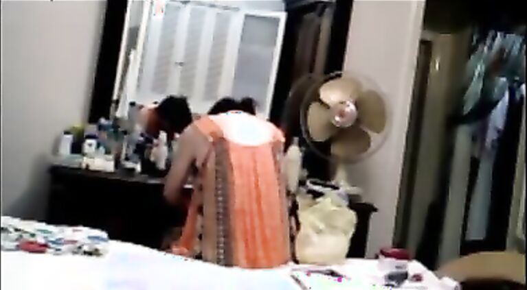 Tamil housewife voyeurly caught