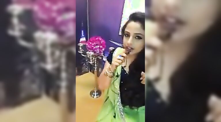 Kamalini mukherjee deep cleavage show intentionally