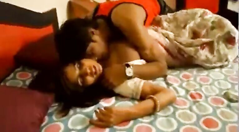 Indian beautiful bhabi boob pressed kissing lonely in home - xdesitubes.com