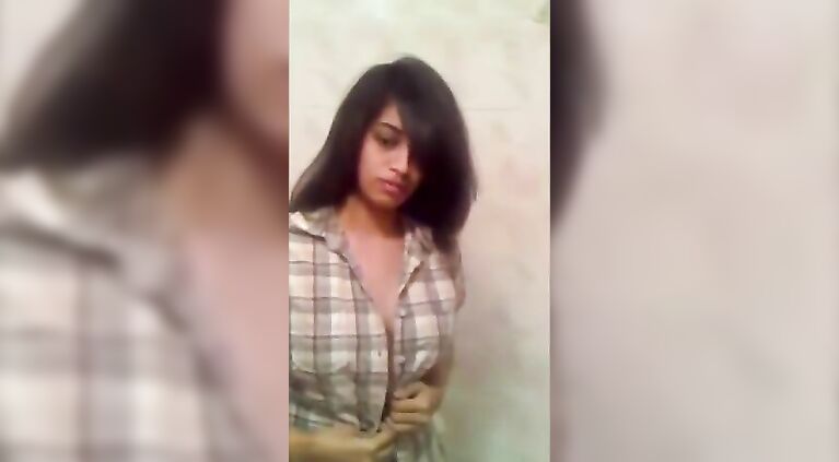 Tamil Nymphos Undresses In Washroom