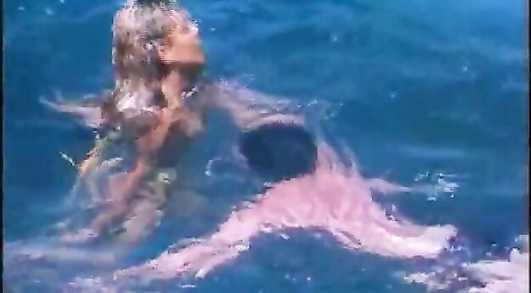 ayntritli tarik akan Ahu Tuba guzel Sevime Sahneleri video2porn2