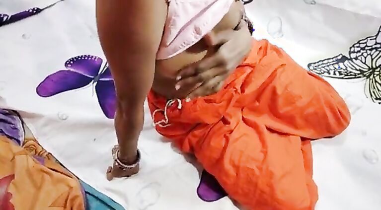 Beautiful Indian Anita bahbi ki raat me jaberdasti chudai ki boyfriend ne