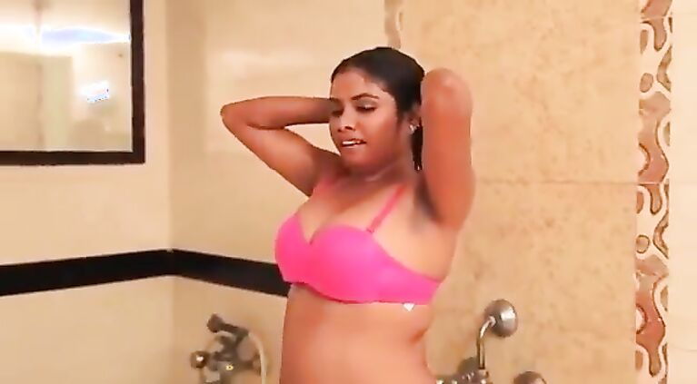 Sexy Desi Tamil aunty shows huge boobs in bathroom