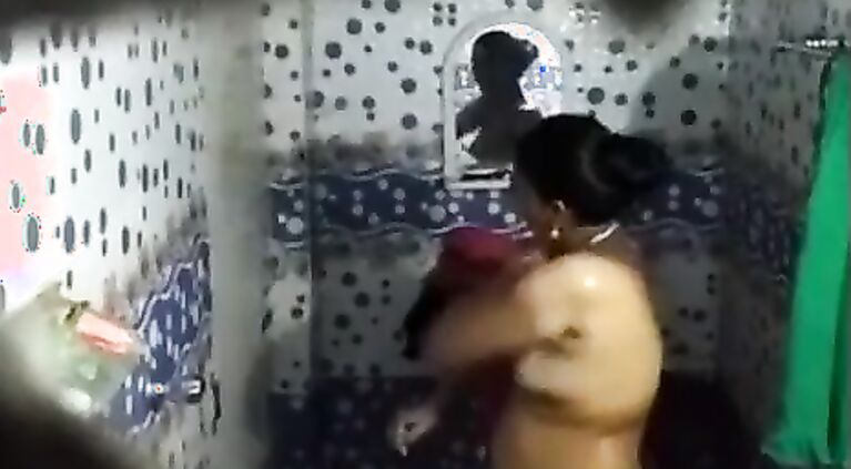 Indian Bhabi Bathing