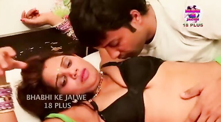Indian bhabi aunty romantic fuck with boyfriend