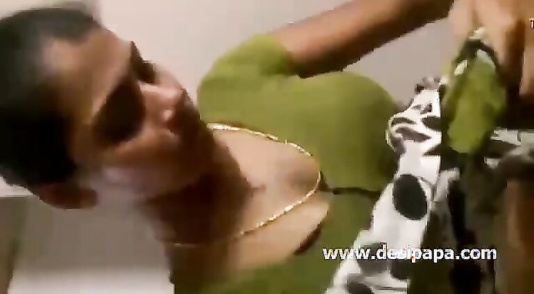 Mallu Nurse Saree Changing - DesiPapa.com