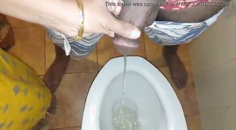 Mallu AUNTY....... Want To See MY PEE......