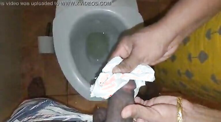 Mallu AUNTY....... Want To See MY PEE......
