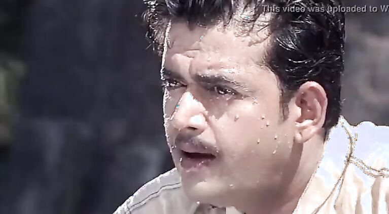 Huge Boob HOUSEWIFE Nagma Bathing Scene