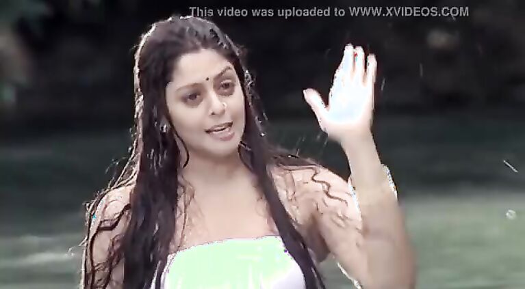 Huge Boob HOUSEWIFE Nagma Bathing Scene