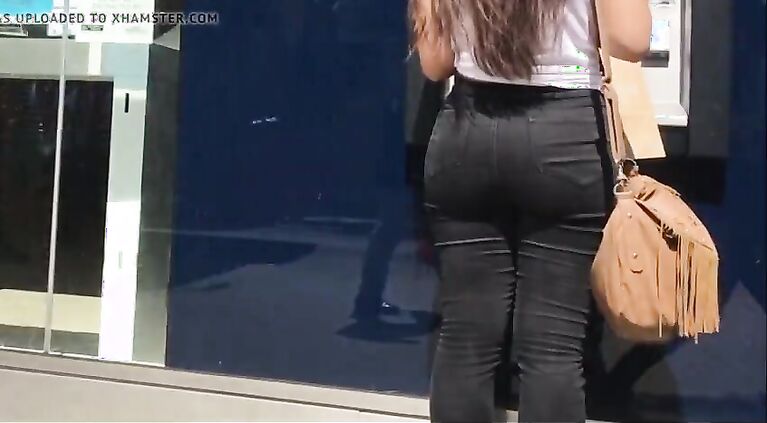 Candid Walk 48 - Phat Butt Oriental Girl