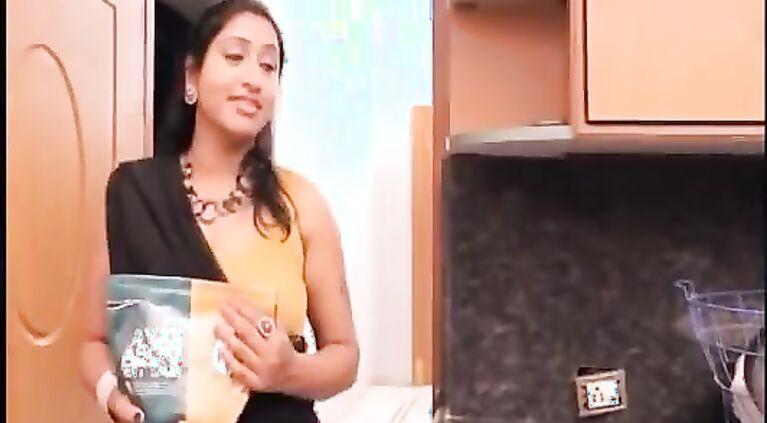 Beautiful mallu aunty hottest movie french kiss !