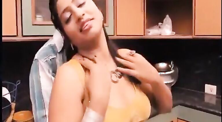 Beautiful mallu aunty hottest movie french kiss !