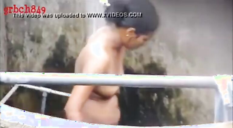 1096 tamil girl bath hidden cam
