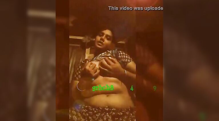 1153 Indian village girl showing boobs on cam