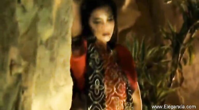 Seductive Desi Beauty Dancing