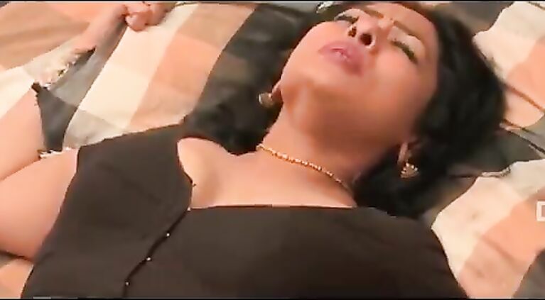 Cute mallu aunty seduce her husband