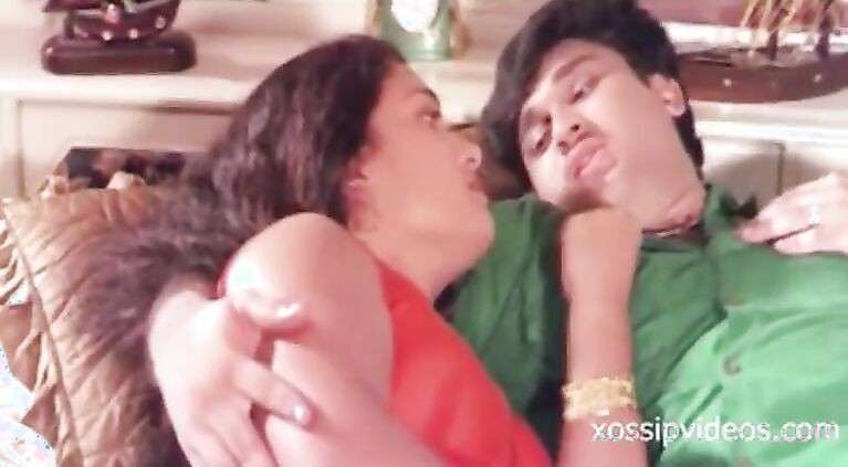 Mallu aunty forced by dever