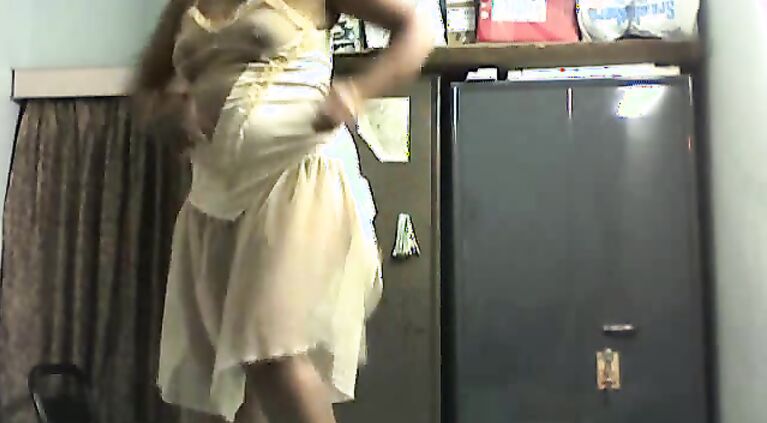 Desi Bhabhi Dancing and Masturbating