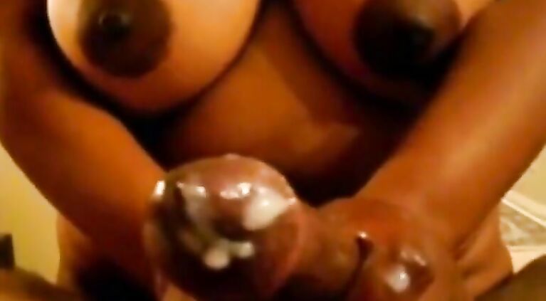 Huge Boobs Bhabhi Lingam Massage :)