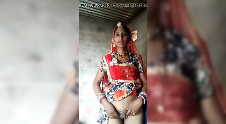 rajasthani bhabhi flashes for bf infront of son