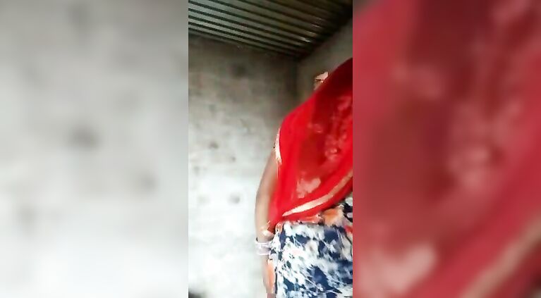 rajasthani bhabhi flashes for bf infront of son