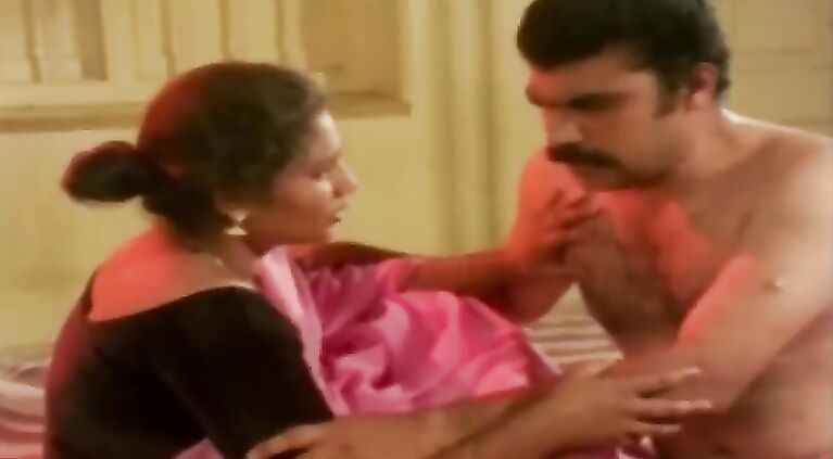 Sexy Aunty and Man in Room Scene Uma Maheshwari cute glamour scene
