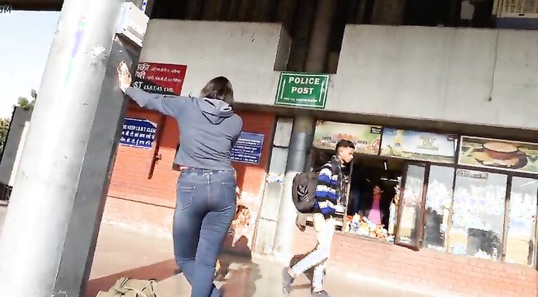 Punjabi Girl In Tight Jeans ( Super-Sexy )