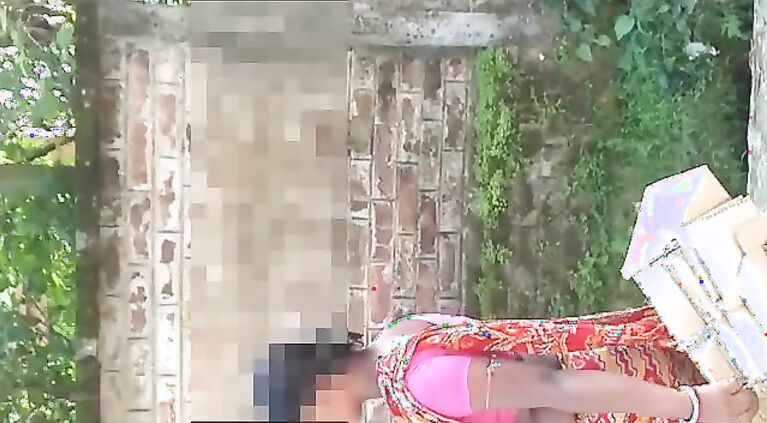 tamil aunty beautiful curve in butt and belly