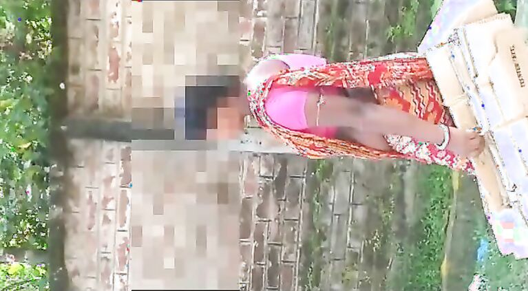 tamil aunty beautiful curve in butt and belly