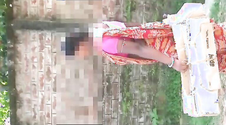 tamil aunty beautiful curve in butt and belly