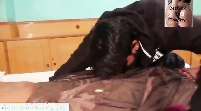 Mallu Aunty BEAUTIFUL Sex Romance With Innocent Boy