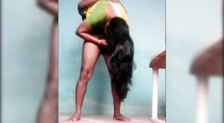 Voluptuous Mallu Wife enjoys Standing69 with Neighbour