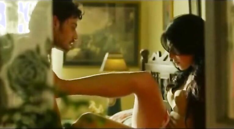 BEST BOLLYWOOD SEX SCENE COLLECTION * www.hellosex.guru *