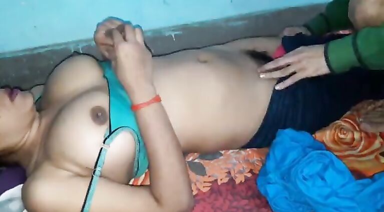 full hot Desi milf fucking in saree