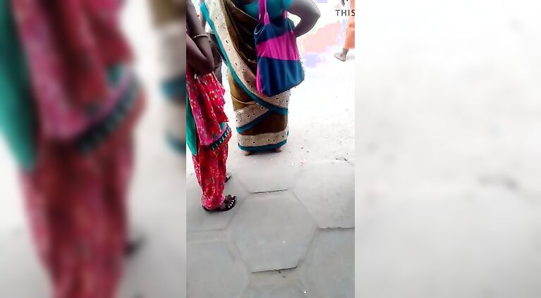 Desi teenage girl beautiful view in busstop (beautiful closeup)