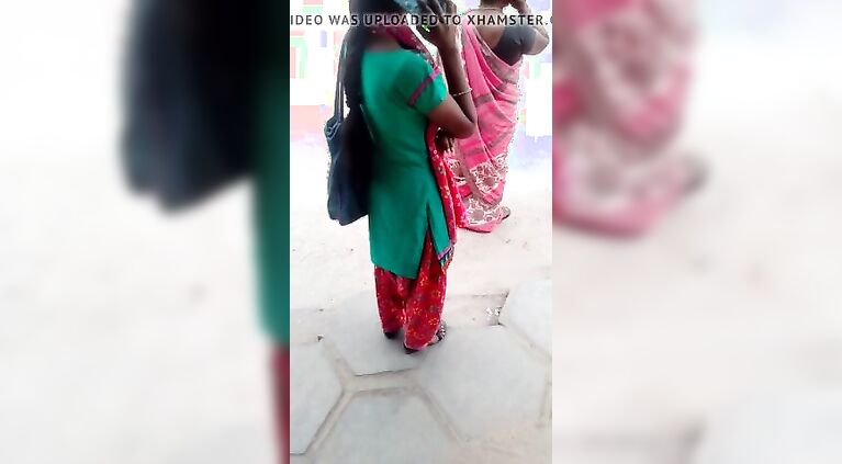 Indian nymphos girl sexy view in busstop (cute closeup) part 2