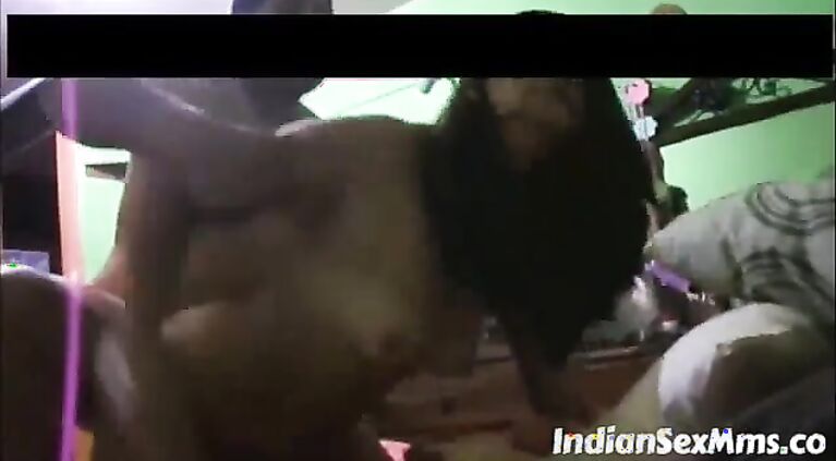 Cute Tamil bhabhi fucking and moaning (new)