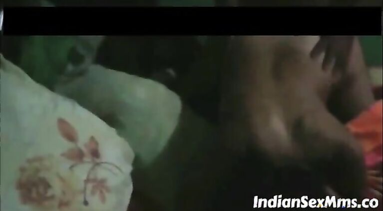 Cute Tamil bhabhi fucking and moaning (new)